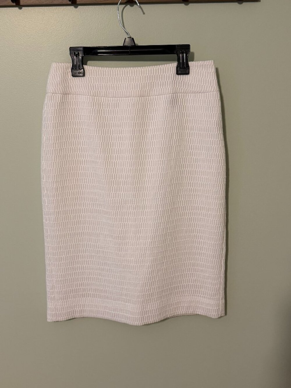 Textured twill, white pencil skirt